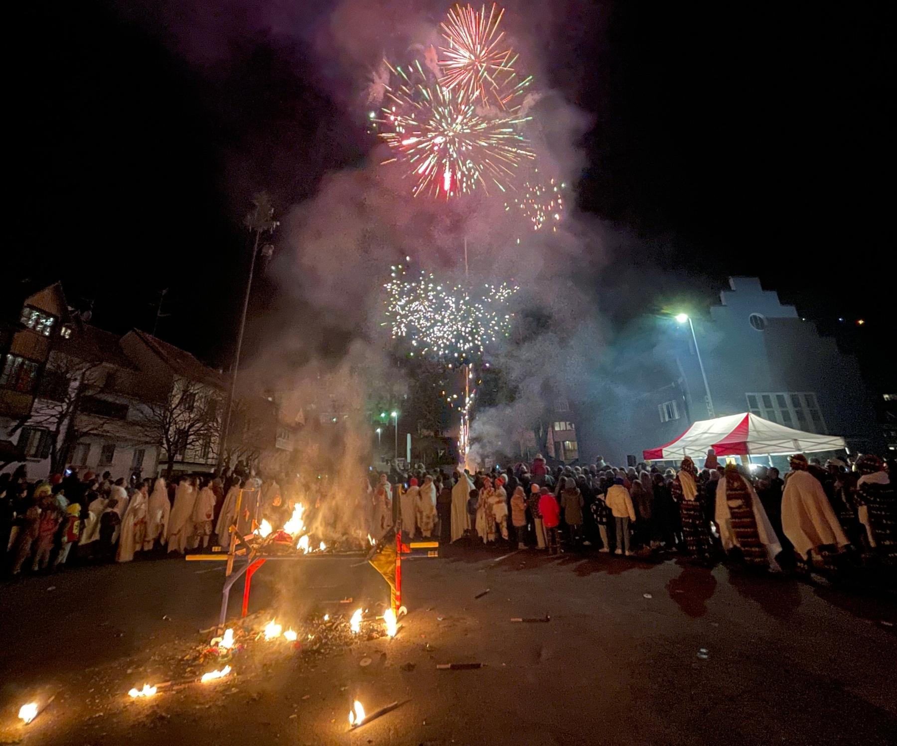 surianer-verbrennen-feuerwerk-20240213_182659423_iOS